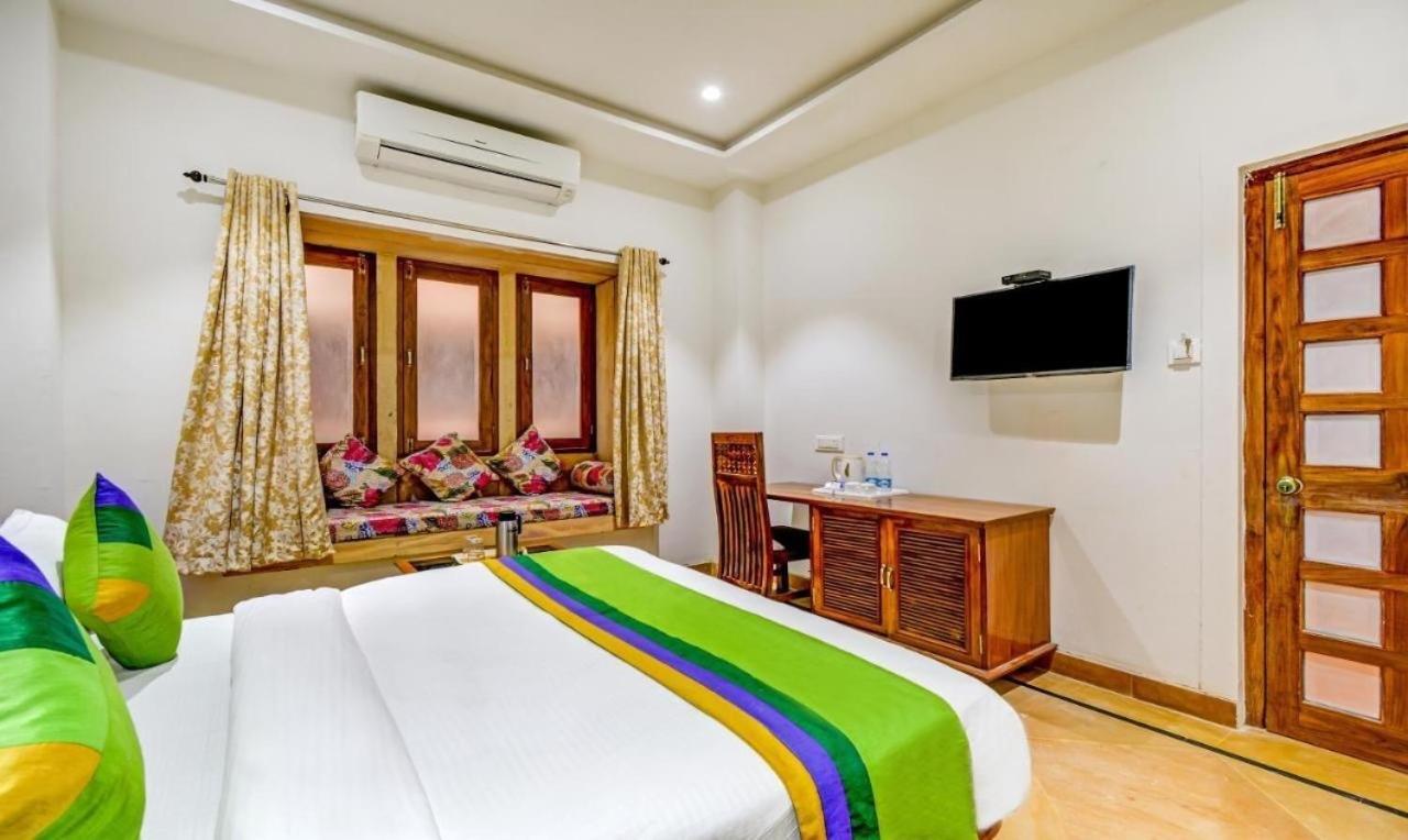 Treebo Chandrangan Excellency, 1 Km From Fort 3*