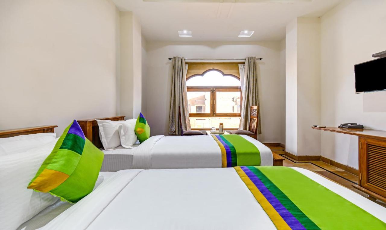 Treebo Chandrangan Excellency, 1 Km From Fort Hotel 3*